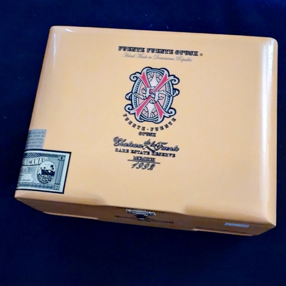 Opus X Double Robusto cigar box